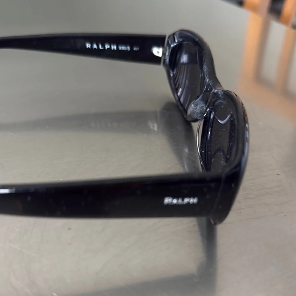 Sleek Ralph Black Oval Sunglasses